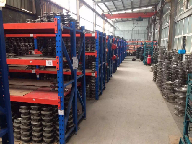 永龍閥門倉庫一角